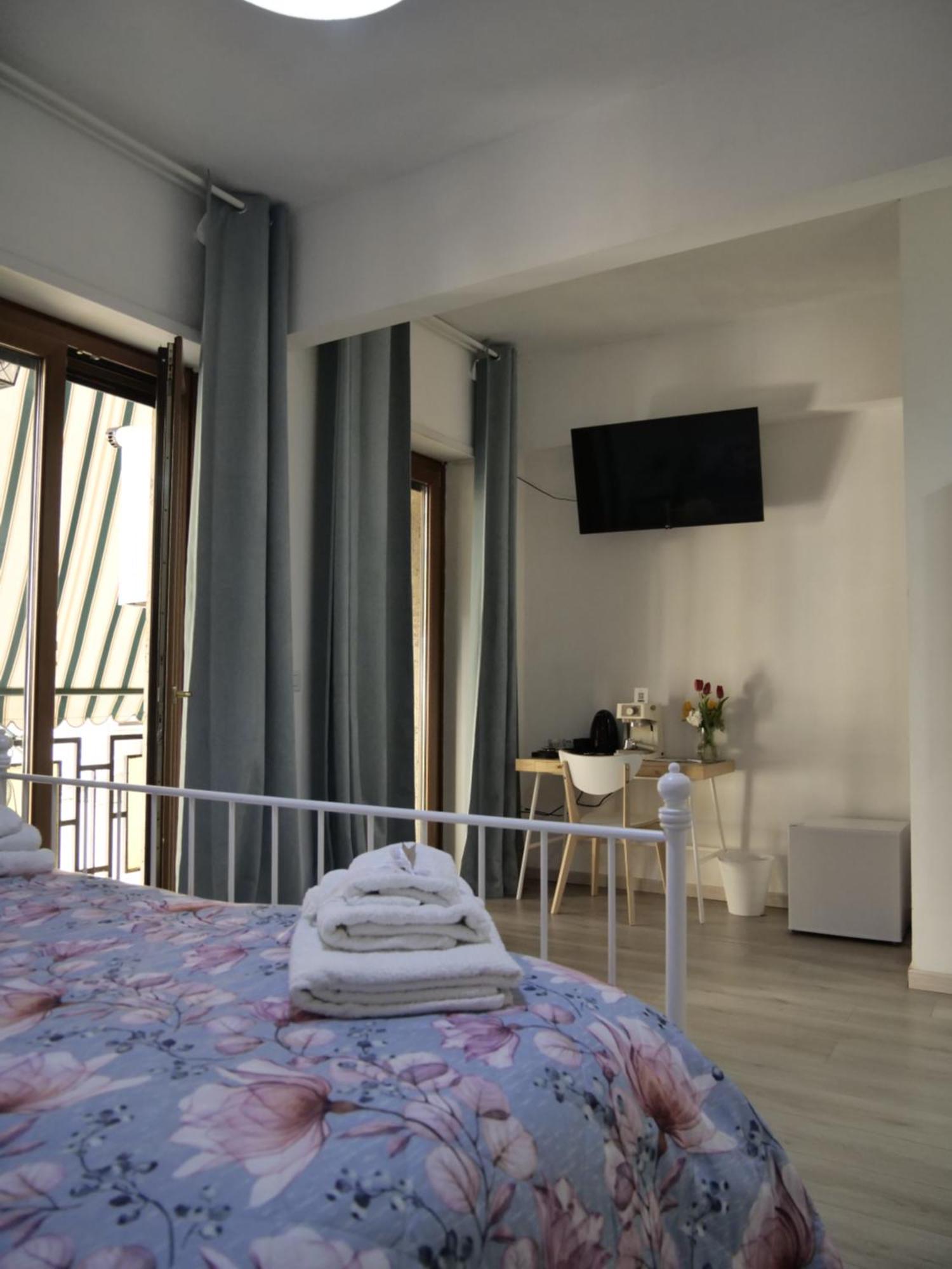 Bed and Breakfast Happy In Nápoles Exterior foto